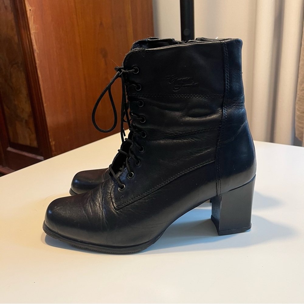 Women's size 8-8.5 Canadian made vintage Leather lace up heeled Ankle Boots - Picture 3 of 8